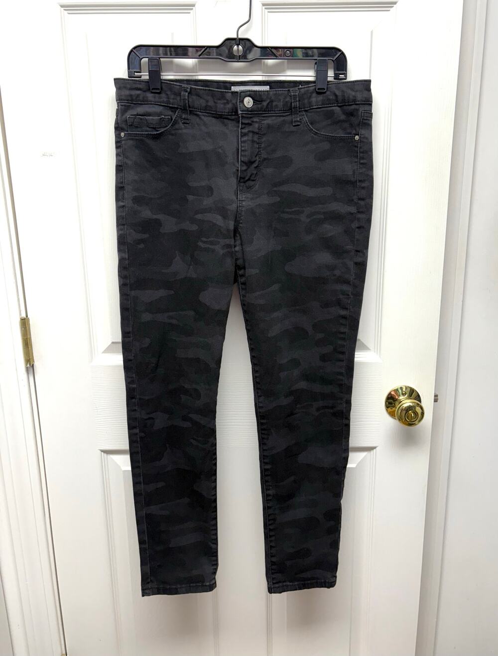 Social Standard by Sanctuary Jeans, Black Camo, Ankle Skinny, Women's Size 10